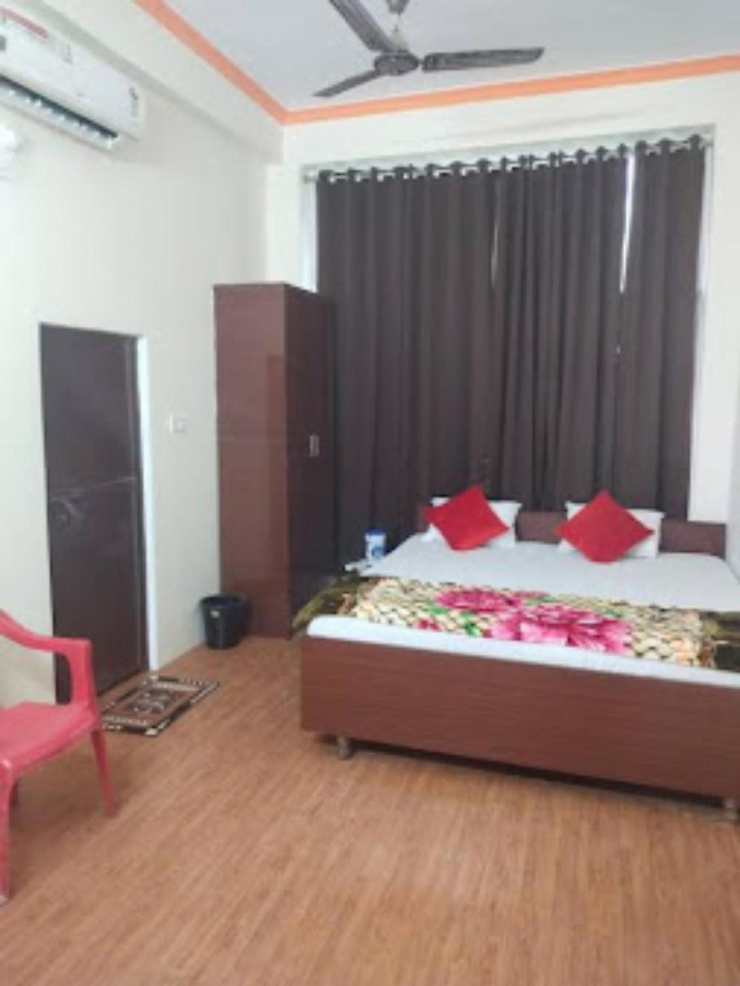 Goroomgo Varanasi Paradise Varanasi - Parking & Restaurant Available - Perfect Location And Comfortable Room 外观 照片