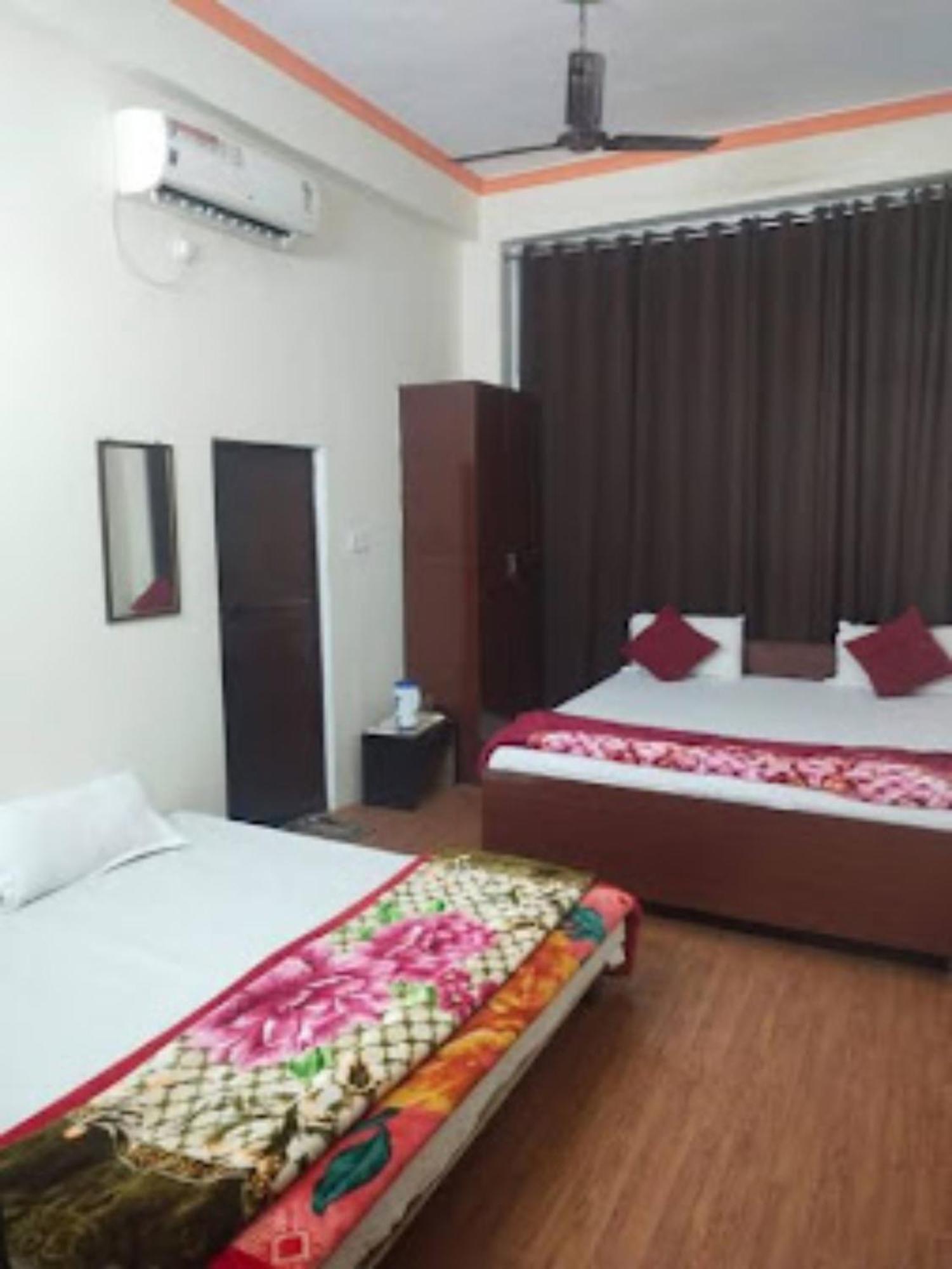 Goroomgo Varanasi Paradise Varanasi - Parking & Restaurant Available - Perfect Location And Comfortable Room 外观 照片
