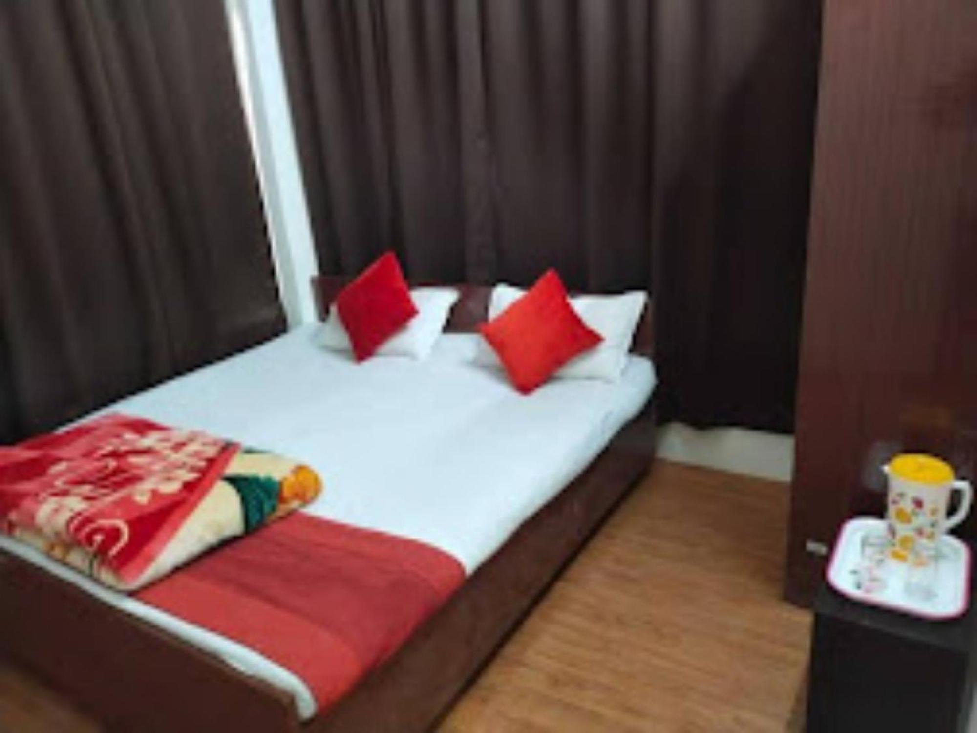Goroomgo Varanasi Paradise Varanasi - Parking & Restaurant Available - Perfect Location And Comfortable Room 外观 照片