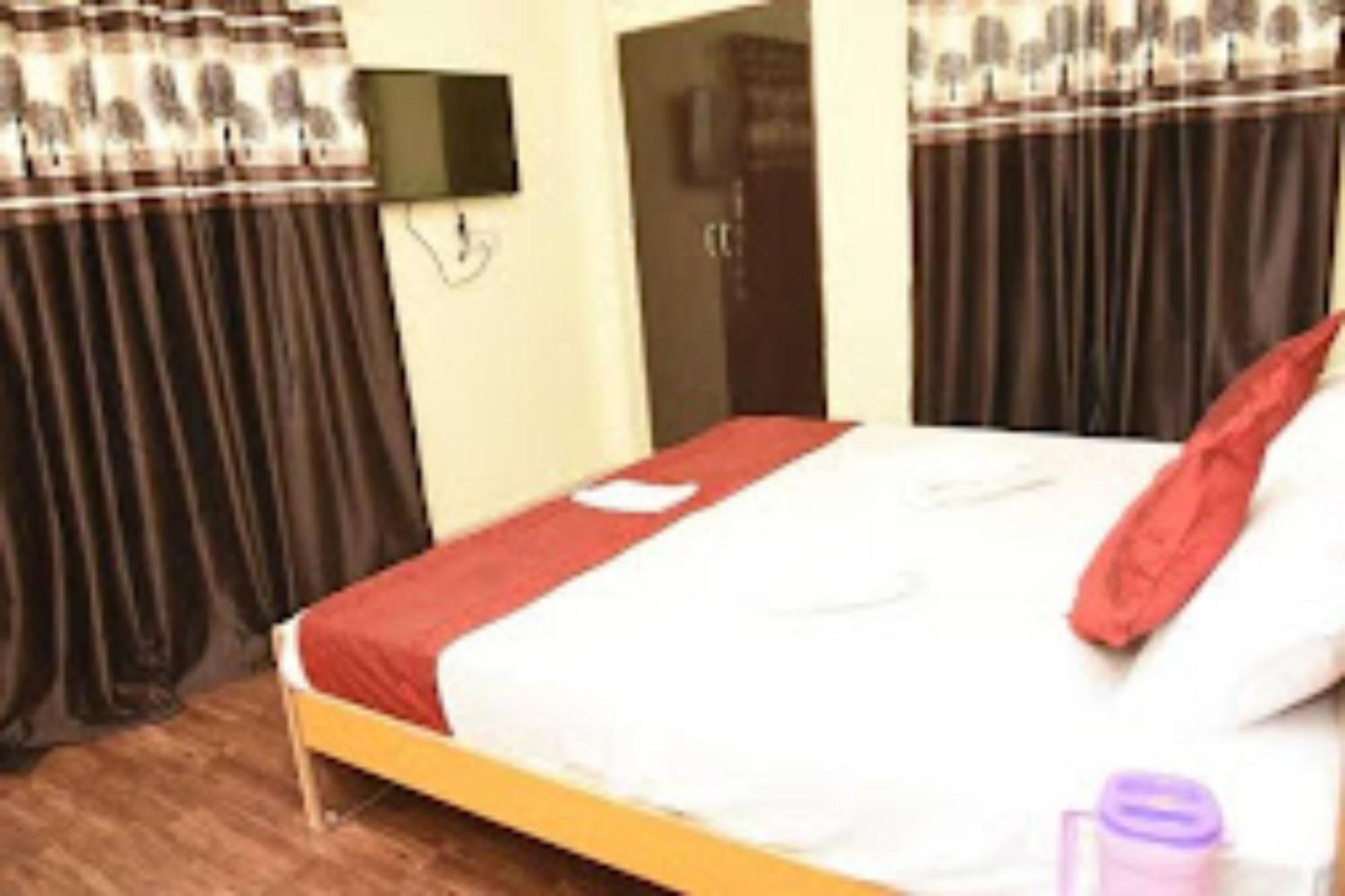 Goroomgo Varanasi Paradise Varanasi - Parking & Restaurant Available - Perfect Location And Comfortable Room 外观 照片