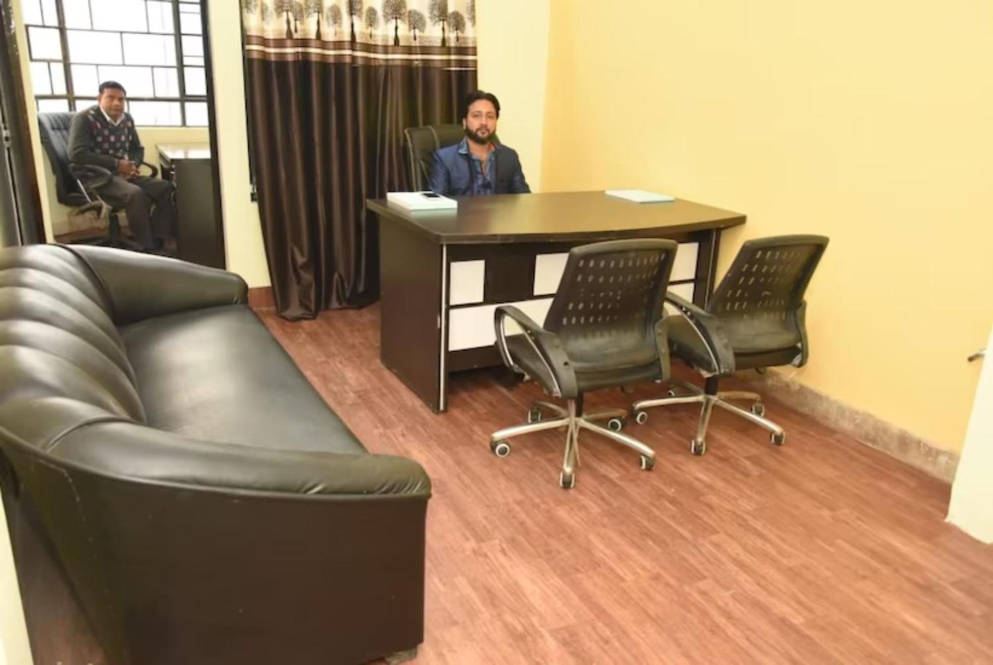Goroomgo Varanasi Paradise Varanasi - Parking & Restaurant Available - Perfect Location And Comfortable Room 外观 照片