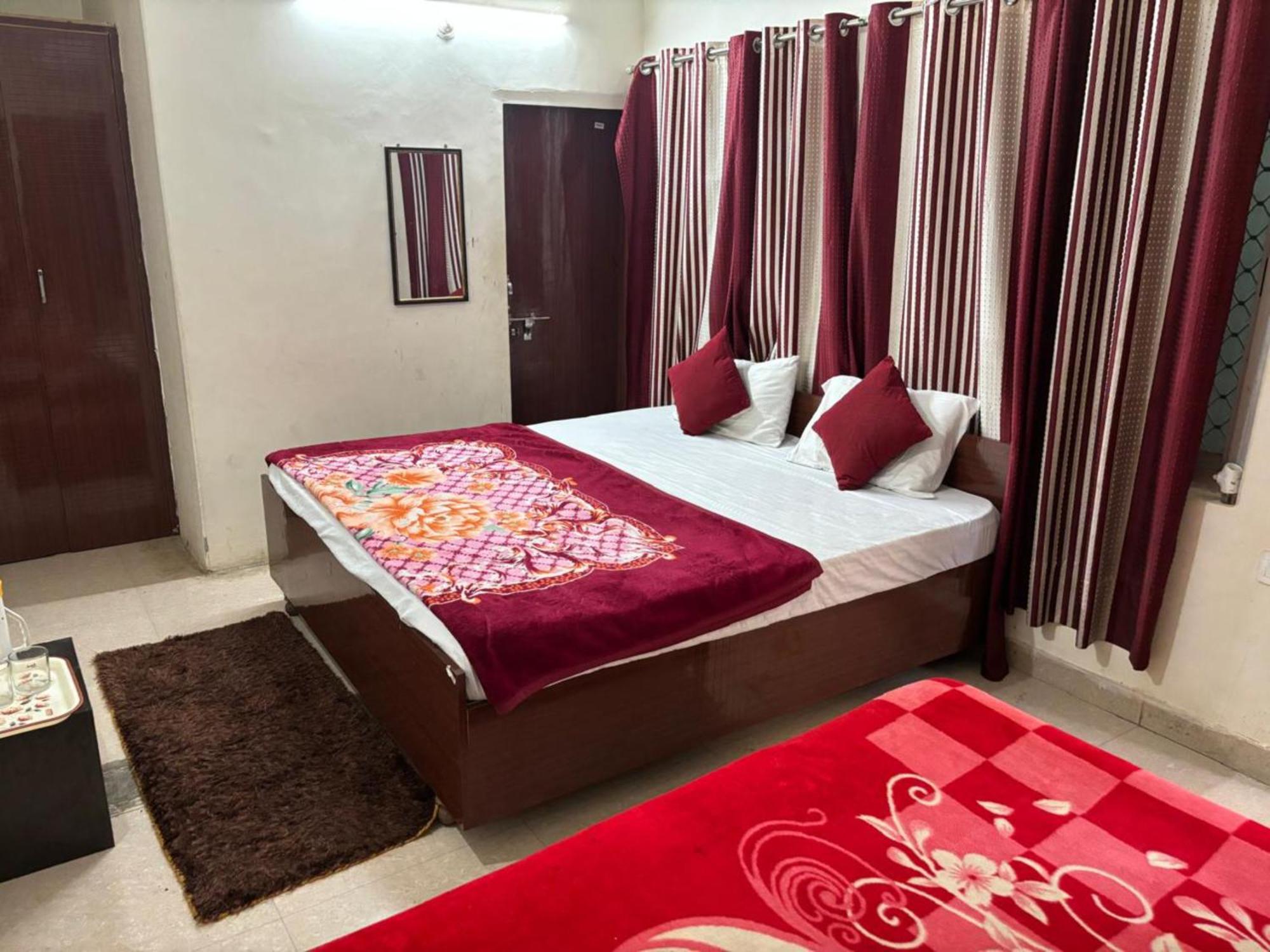 Goroomgo Varanasi Paradise Varanasi - Parking & Restaurant Available - Perfect Location And Comfortable Room 外观 照片