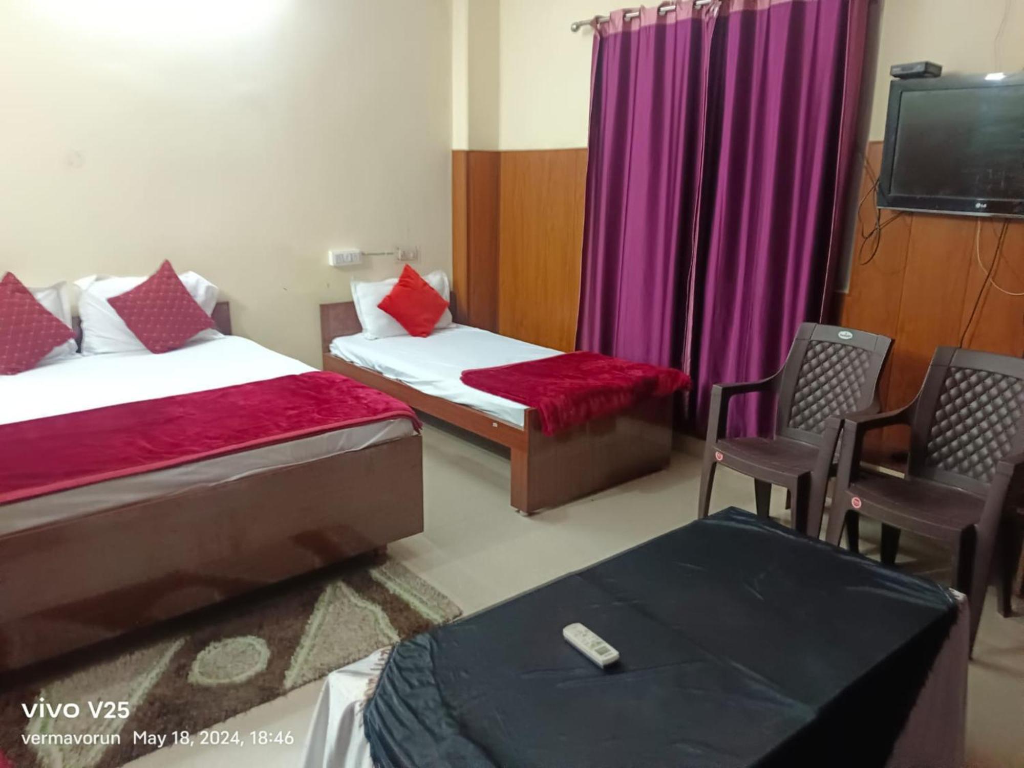 Goroomgo Varanasi Paradise Varanasi - Parking & Restaurant Available - Perfect Location And Comfortable Room 外观 照片