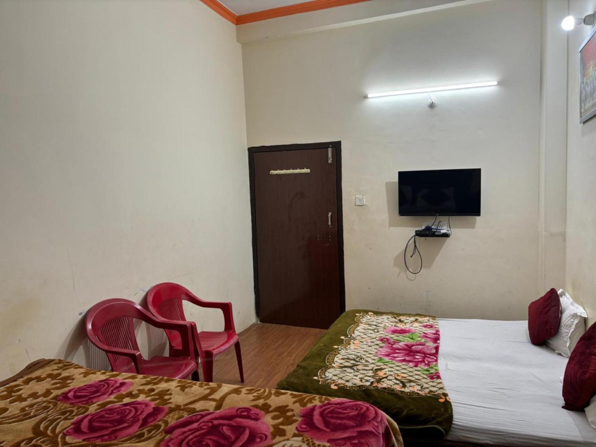Goroomgo Varanasi Paradise Varanasi - Parking & Restaurant Available - Perfect Location And Comfortable Room 外观 照片