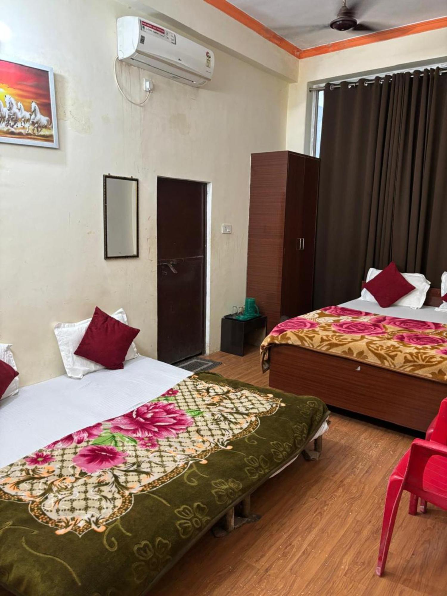 Goroomgo Varanasi Paradise Varanasi - Parking & Restaurant Available - Perfect Location And Comfortable Room 外观 照片