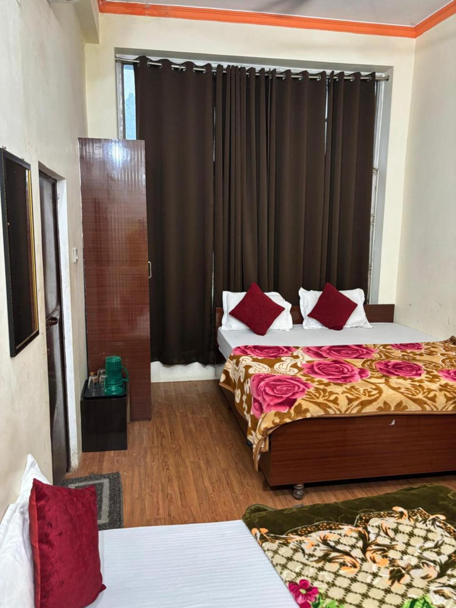 Goroomgo Varanasi Paradise Varanasi - Parking & Restaurant Available - Perfect Location And Comfortable Room 外观 照片