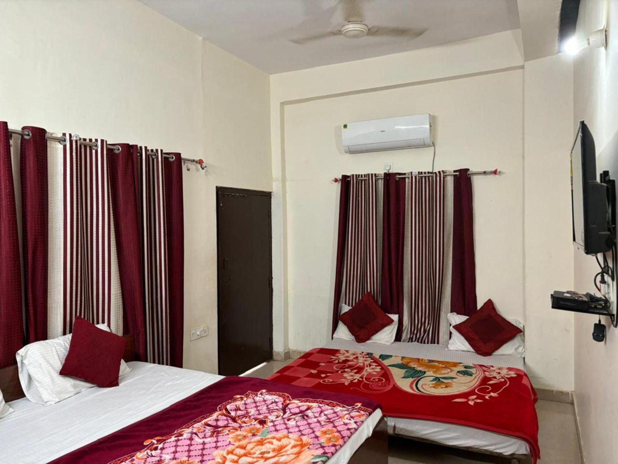 Goroomgo Varanasi Paradise Varanasi - Parking & Restaurant Available - Perfect Location And Comfortable Room 外观 照片