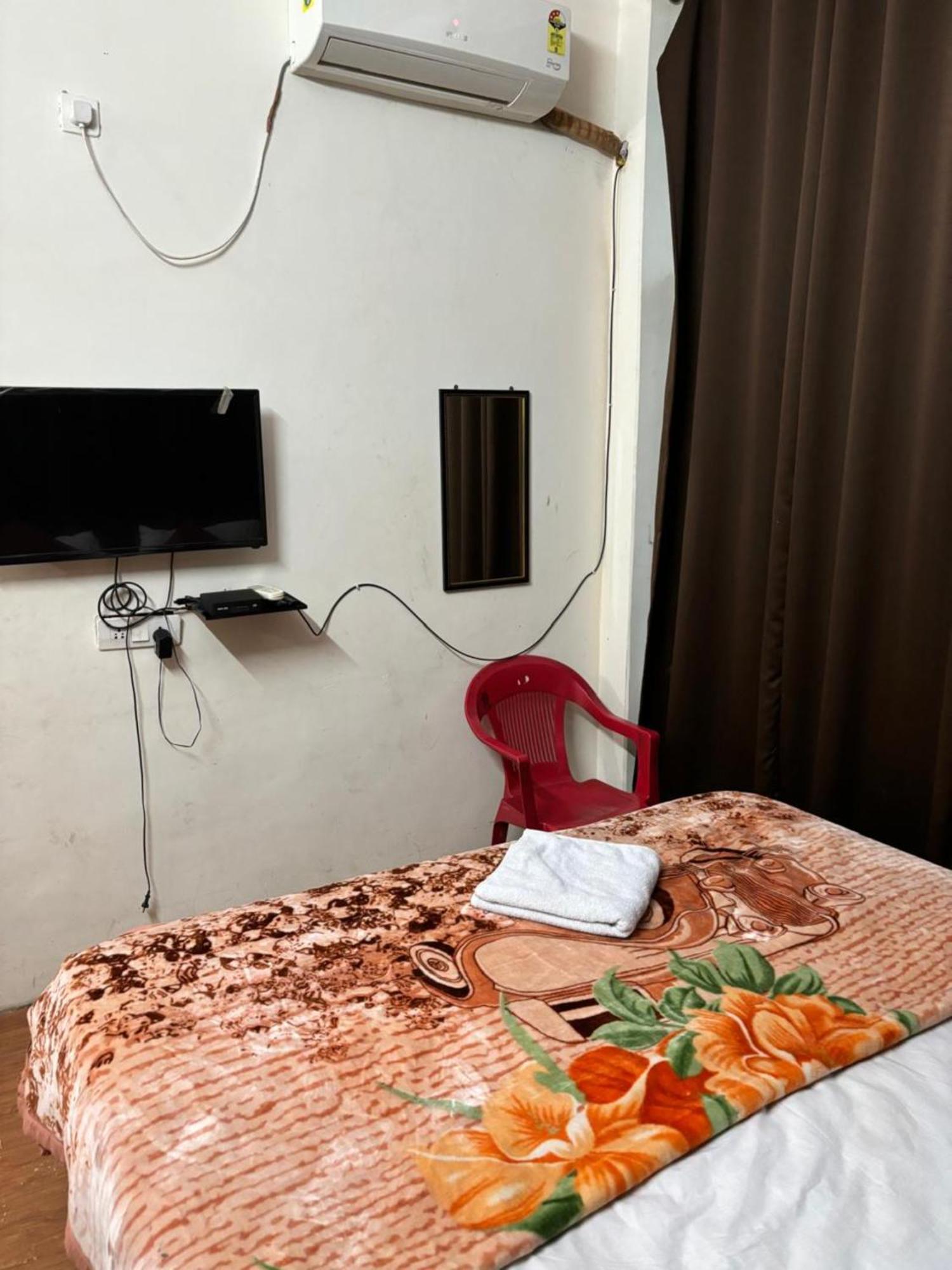 Goroomgo Varanasi Paradise Varanasi - Parking & Restaurant Available - Perfect Location And Comfortable Room 外观 照片