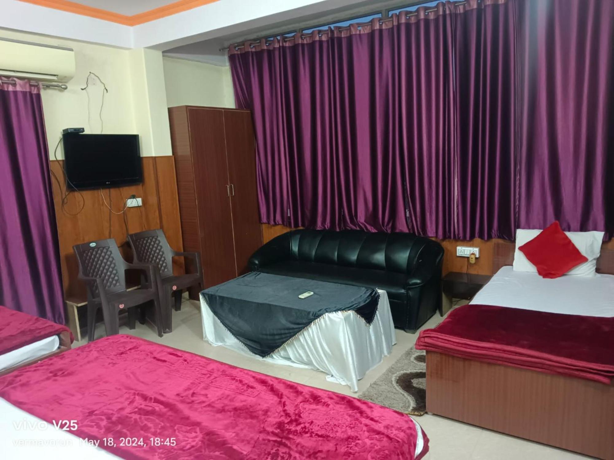 Goroomgo Varanasi Paradise Varanasi - Parking & Restaurant Available - Perfect Location And Comfortable Room 外观 照片