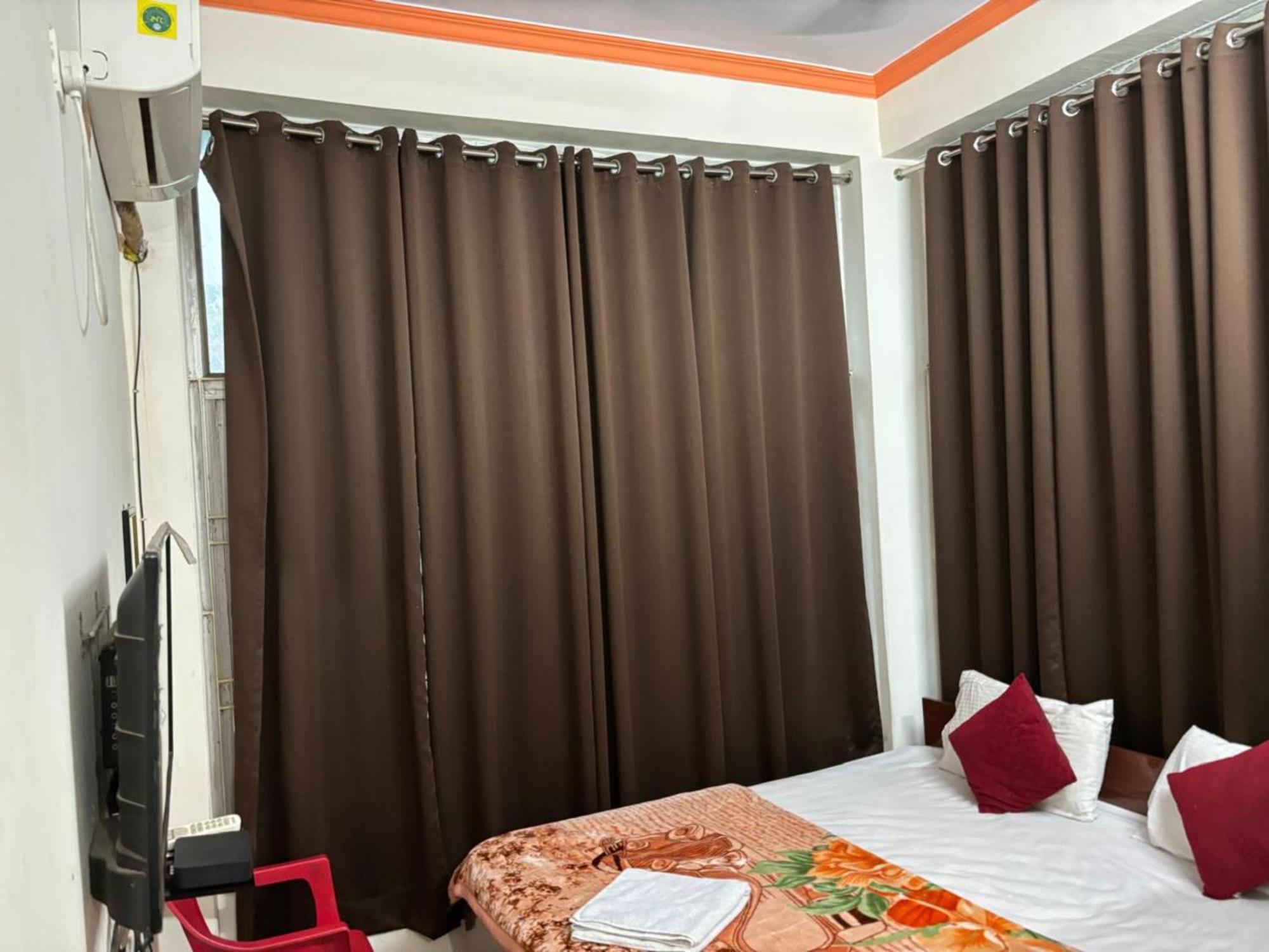 Goroomgo Varanasi Paradise Varanasi - Parking & Restaurant Available - Perfect Location And Comfortable Room 外观 照片