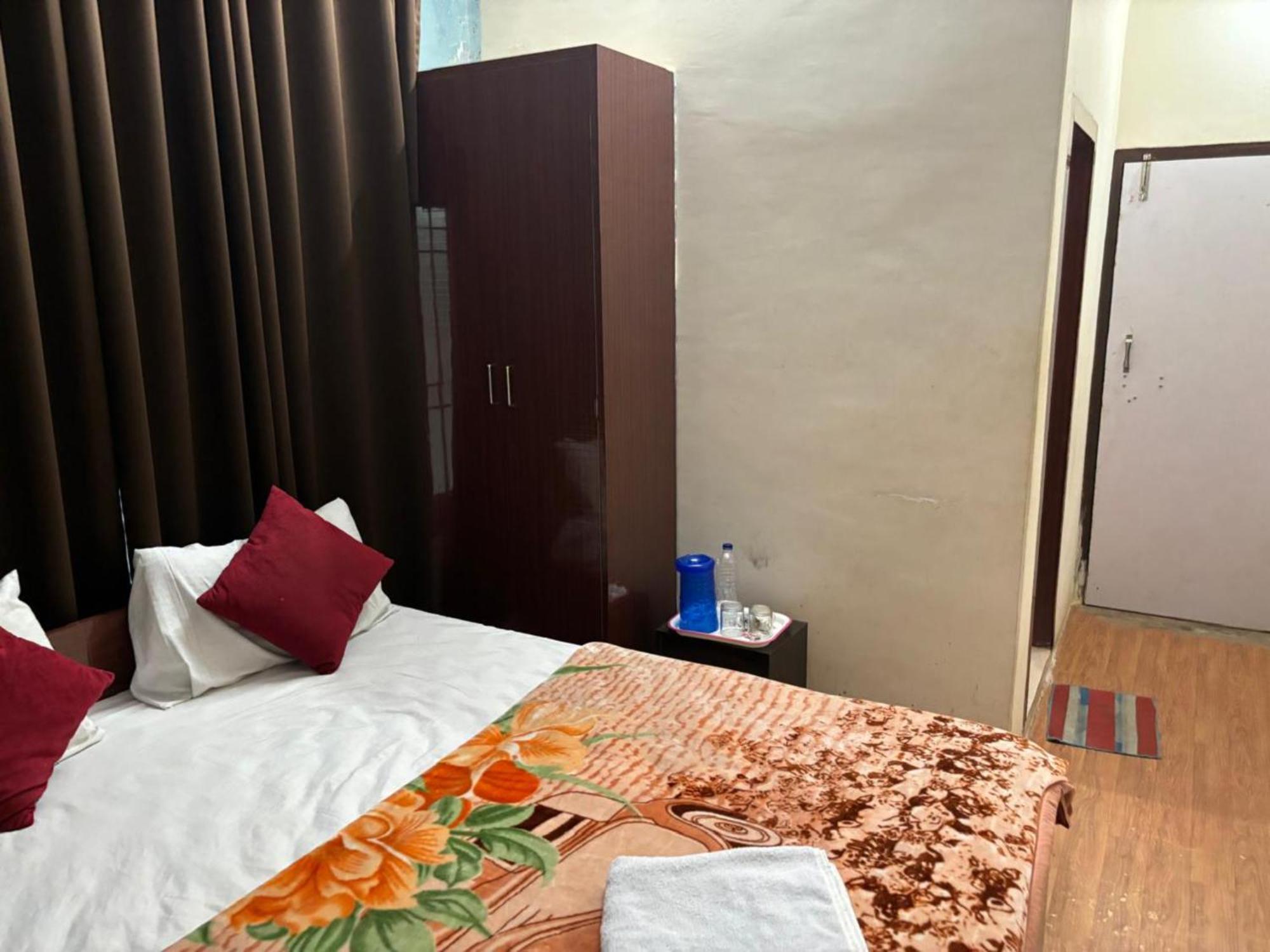 Goroomgo Varanasi Paradise Varanasi - Parking & Restaurant Available - Perfect Location And Comfortable Room 外观 照片