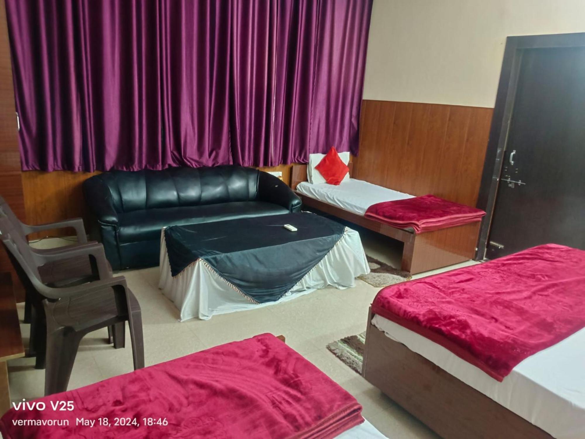 Goroomgo Varanasi Paradise Varanasi - Parking & Restaurant Available - Perfect Location And Comfortable Room 外观 照片
